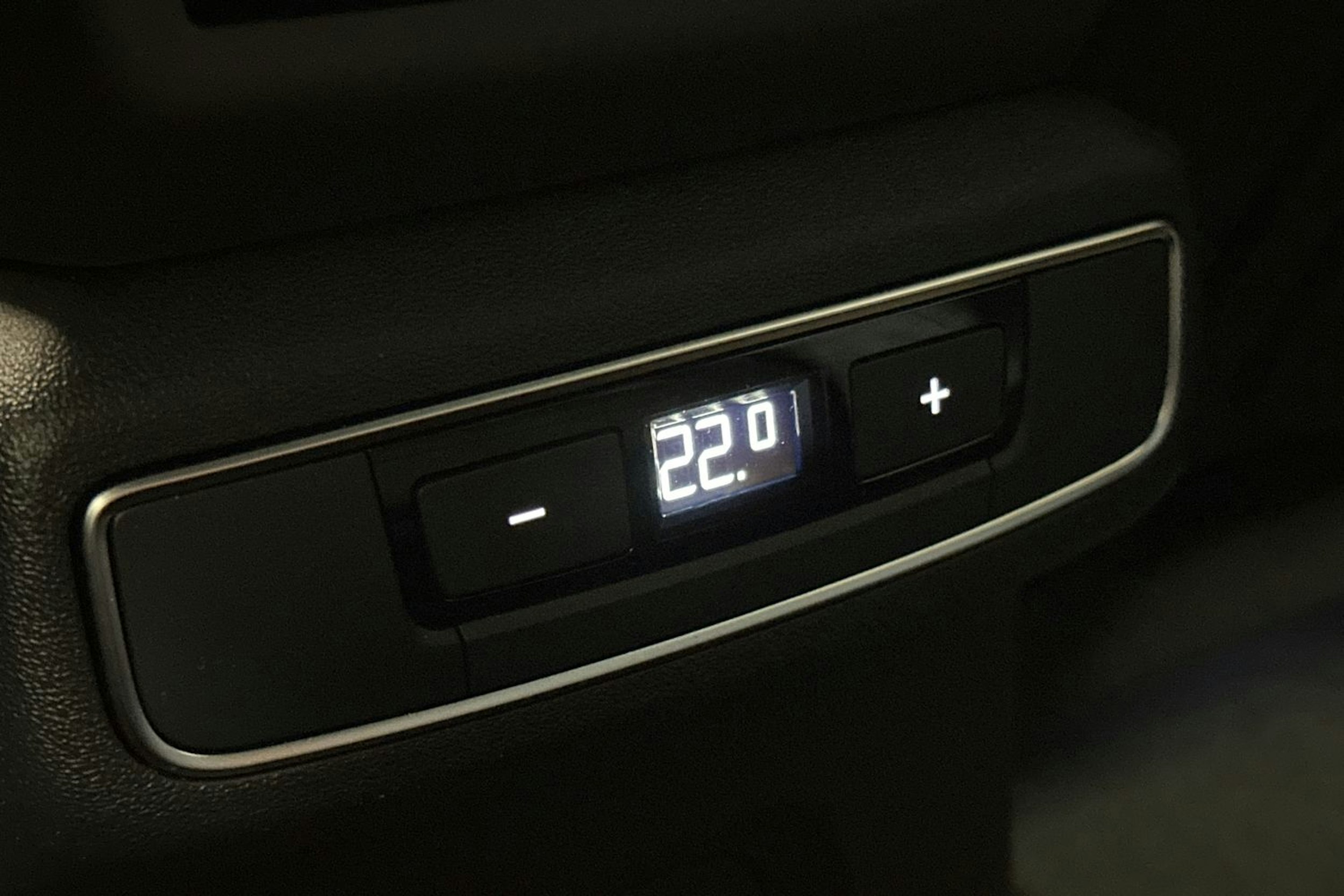 musta Audi Q4 e-tron 2024 kuva 13.
