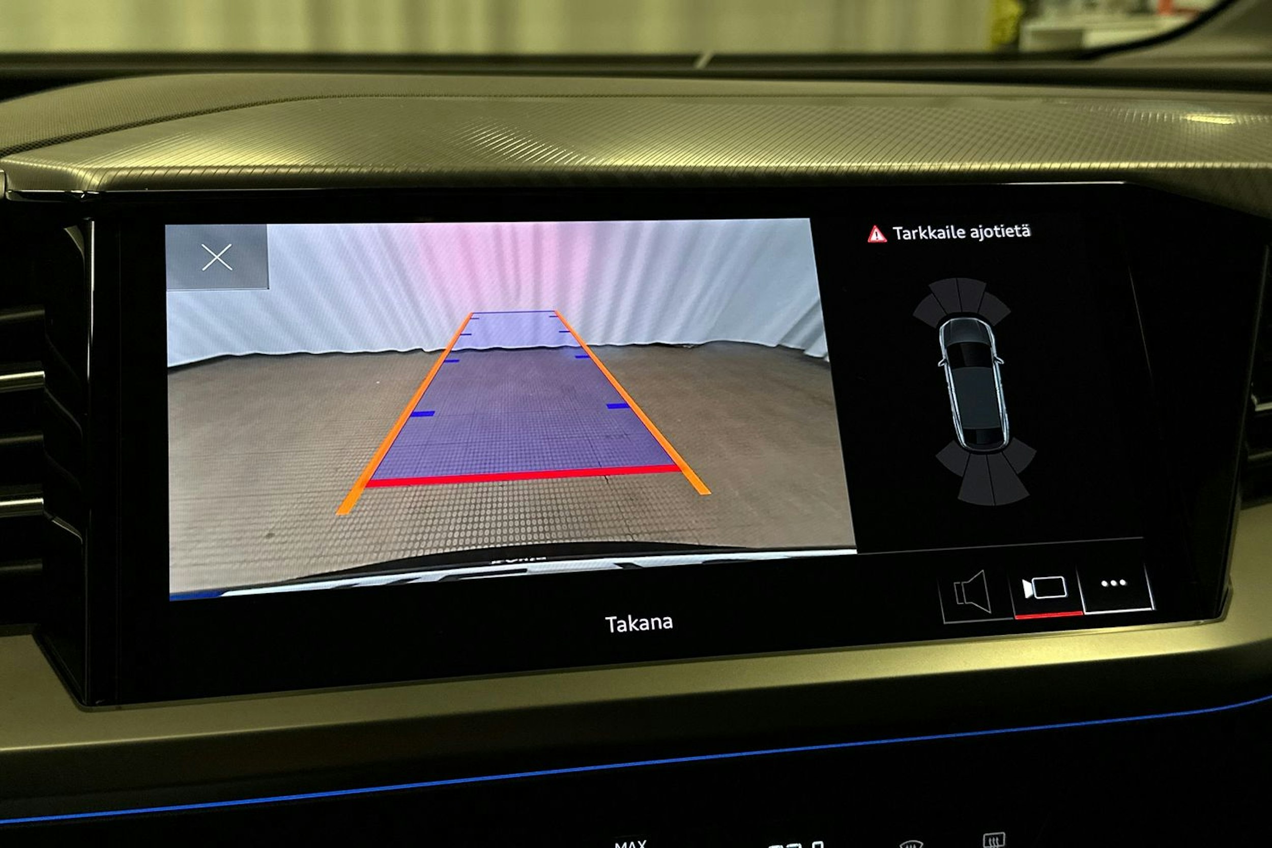 musta Audi Q4 e-tron 2024 kuva 28.