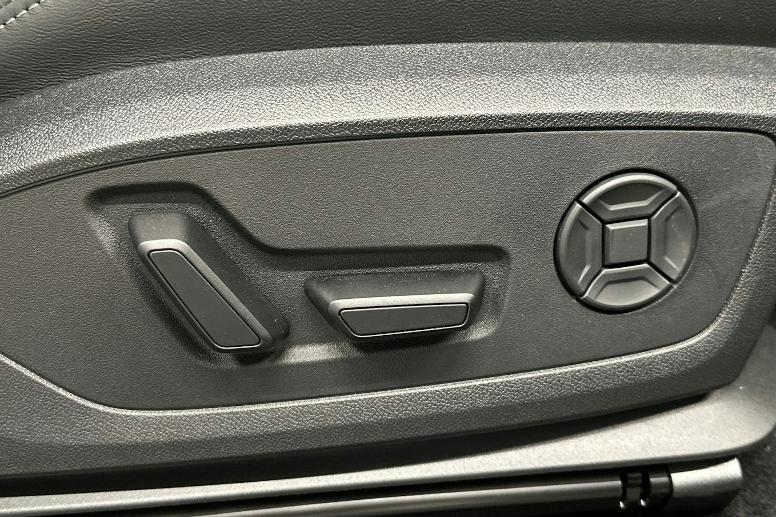 musta Audi Q4 e-tron 2024 kuva 33.