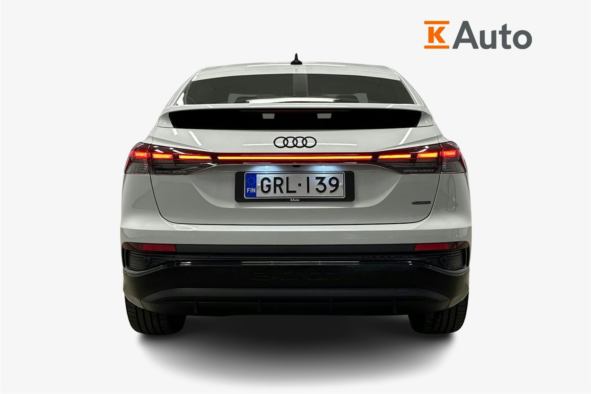 valkoinen Audi Q4 e-tron 2024 kuva 3.
