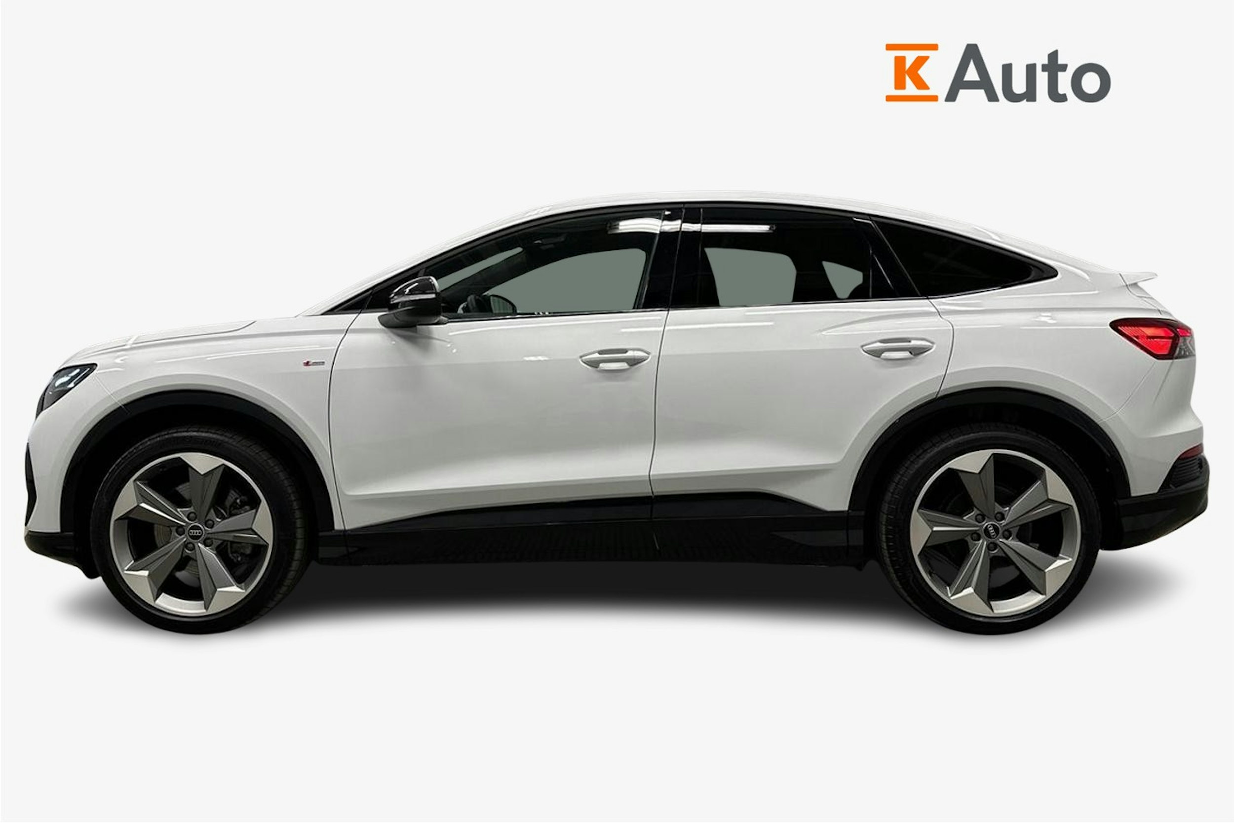 valkoinen Audi Q4 e-tron 2024 kuva 6.