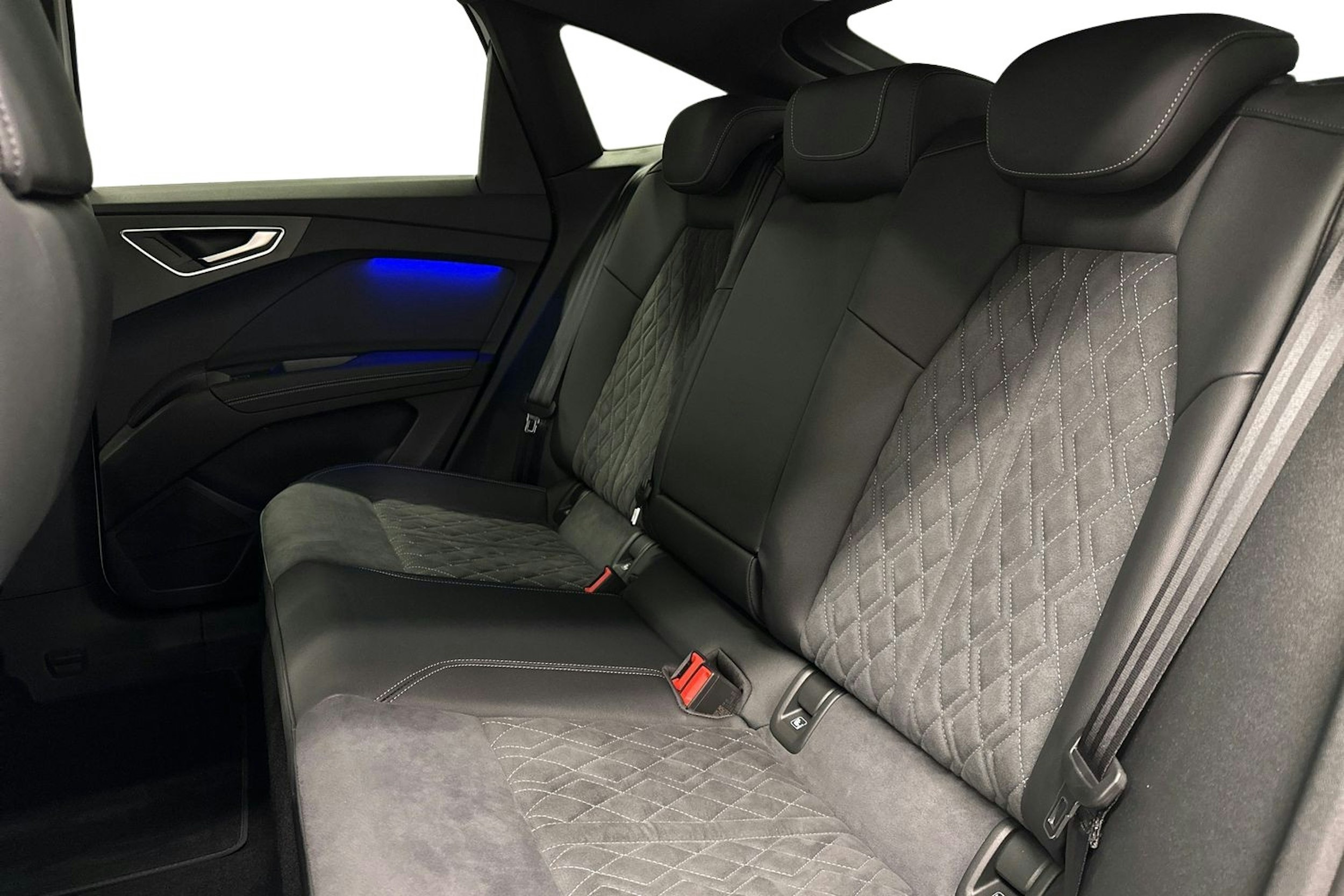 valkoinen Audi Q4 e-tron 2024 kuva 10.