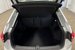 valkoinen Audi Q4 e-tron 2024 kuva 14.