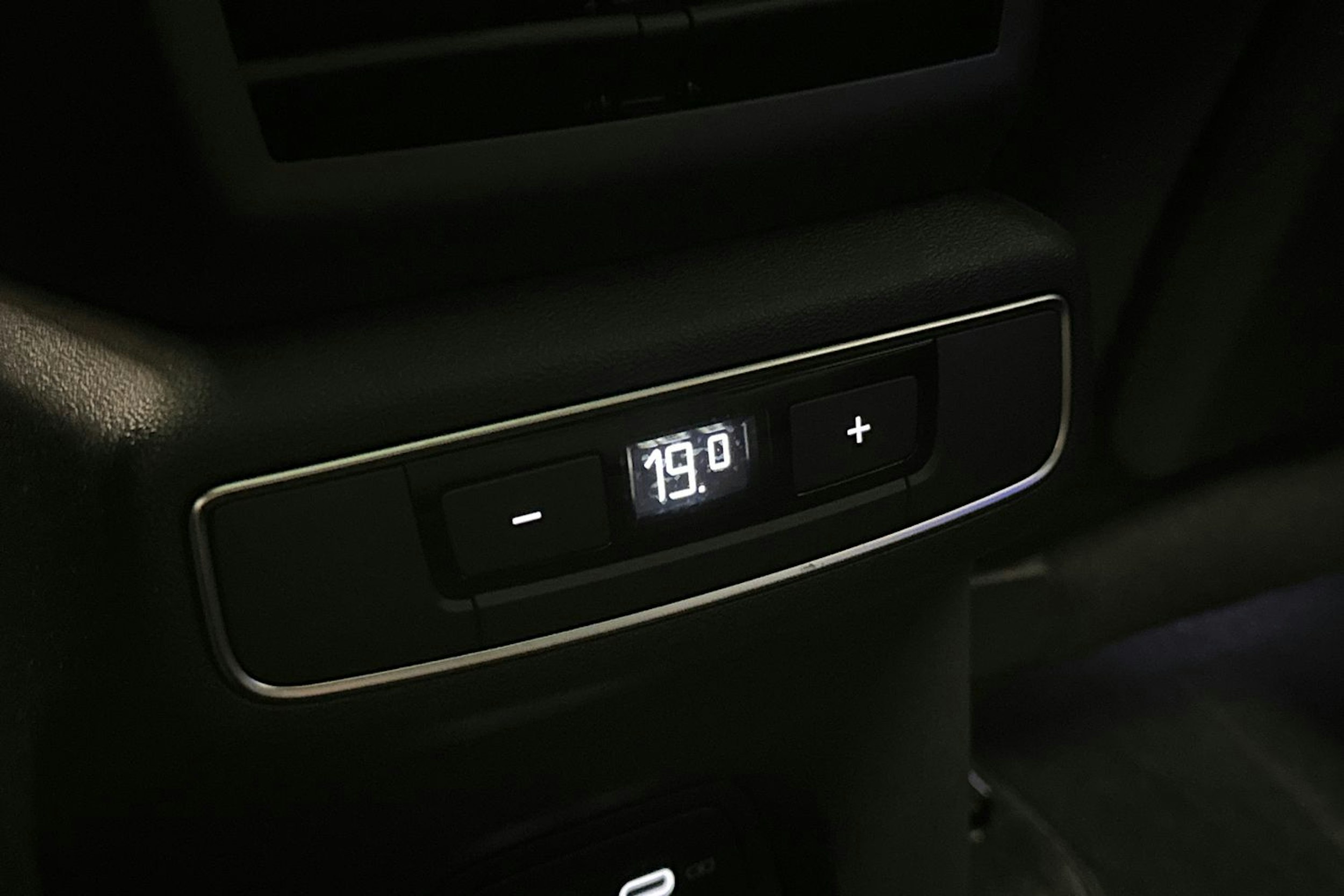 valkoinen Audi Q4 e-tron 2024 kuva 17.