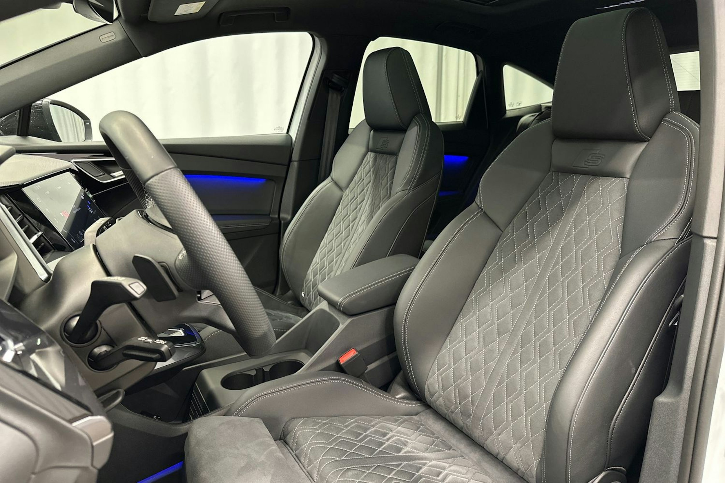 valkoinen Audi Q4 e-tron 2024 kuva 20.