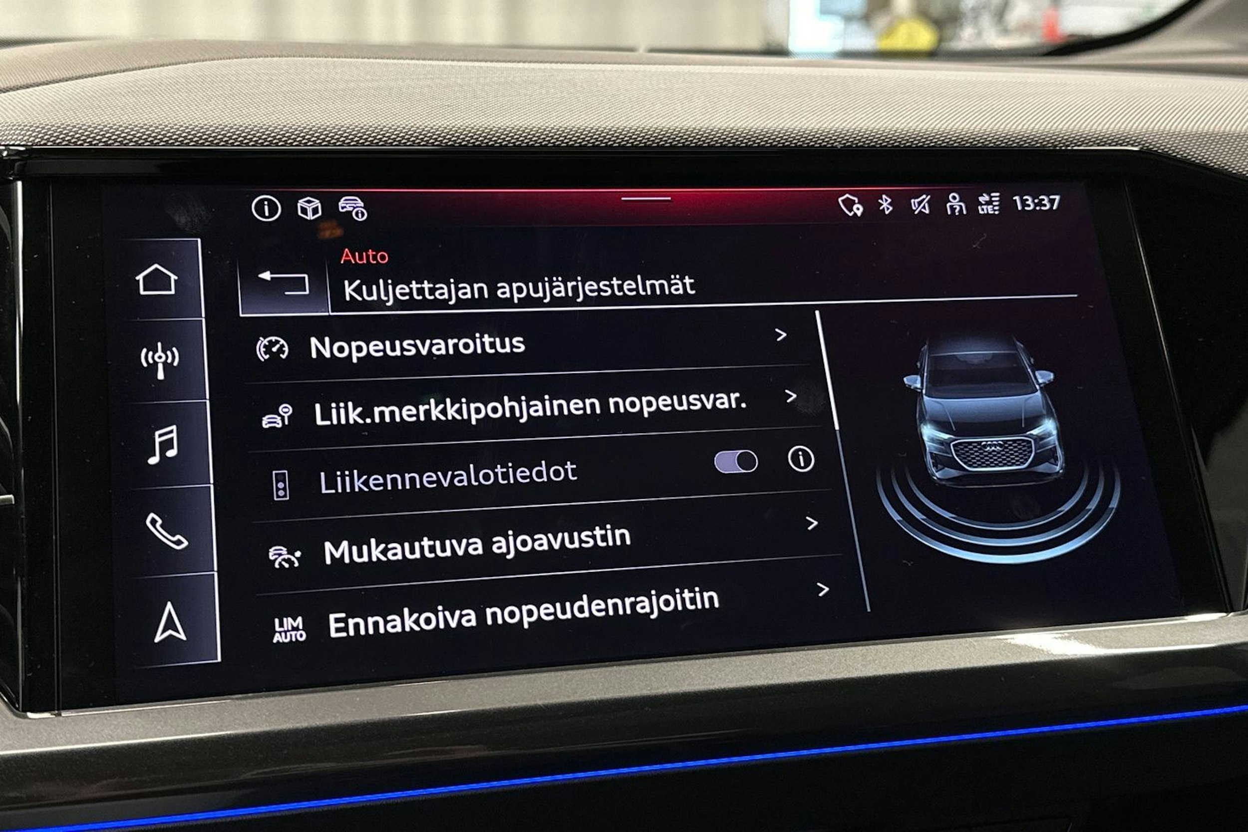 valkoinen Audi Q4 e-tron 2024 kuva 32.