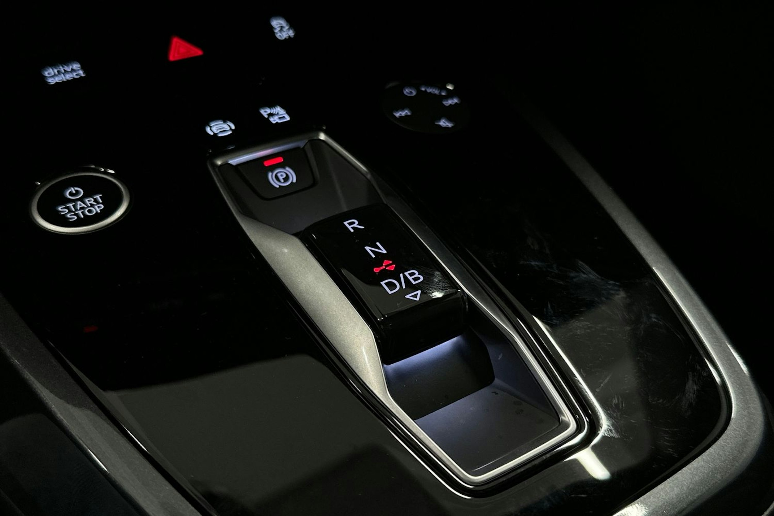 valkoinen Audi Q4 e-tron 2024 kuva 36.
