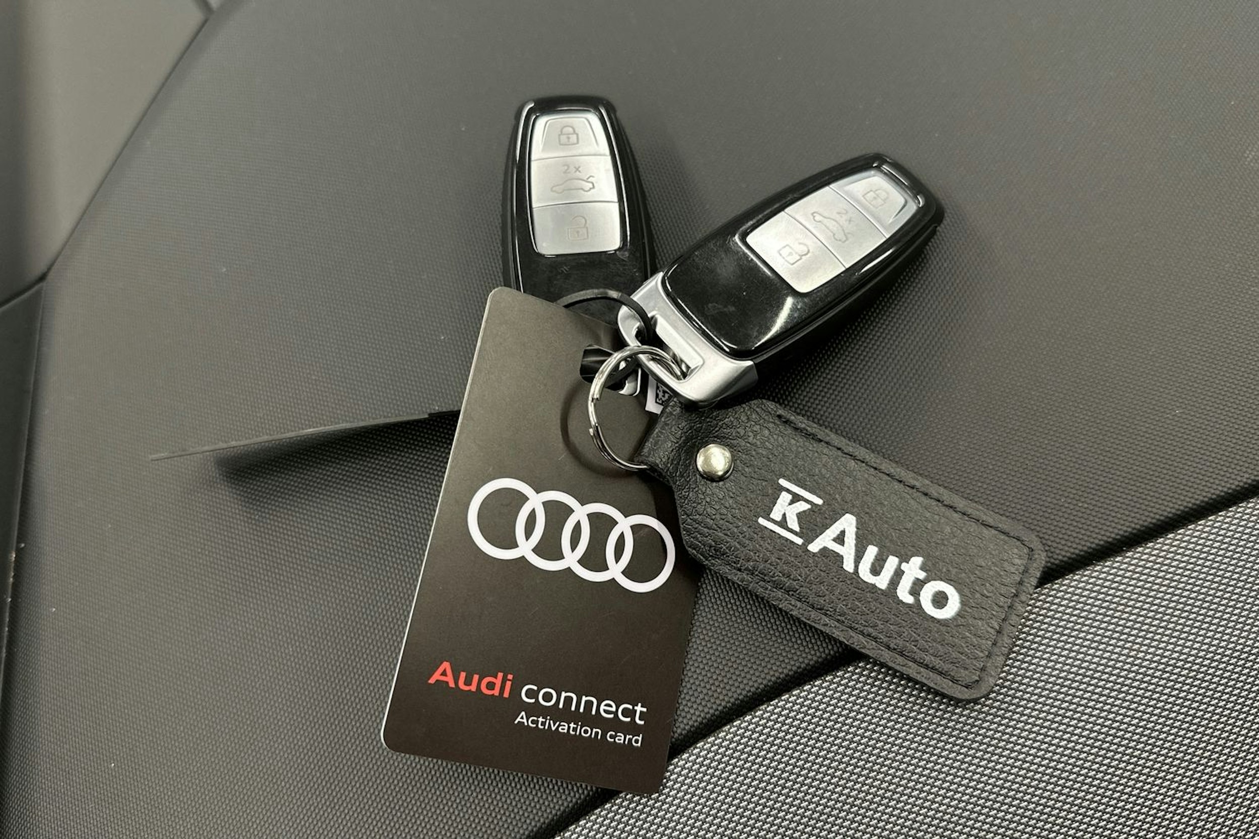 valkoinen Audi Q4 e-tron 2024 kuva 37.