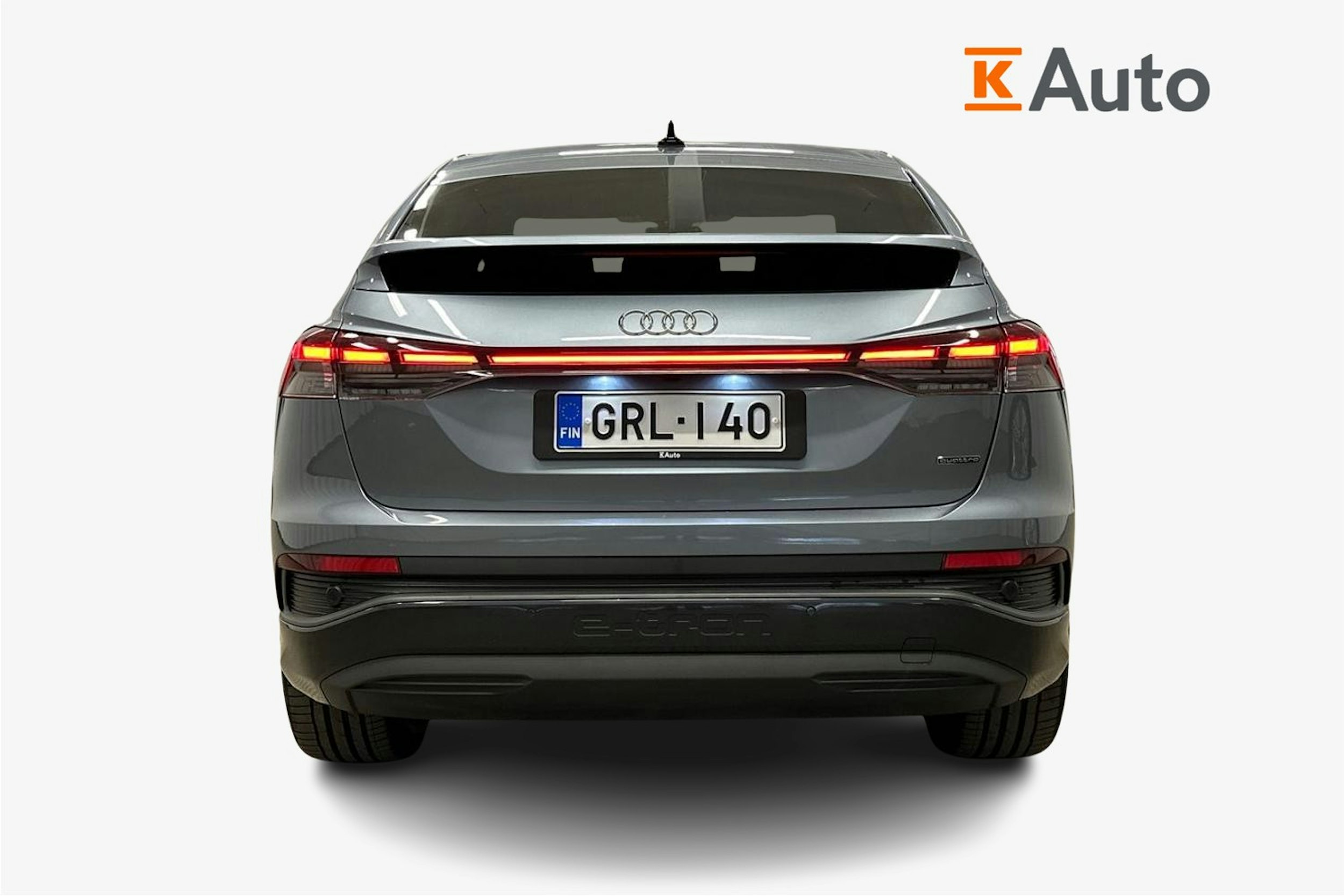 sininen Audi Q4 e-tron 2024 kuva 3.