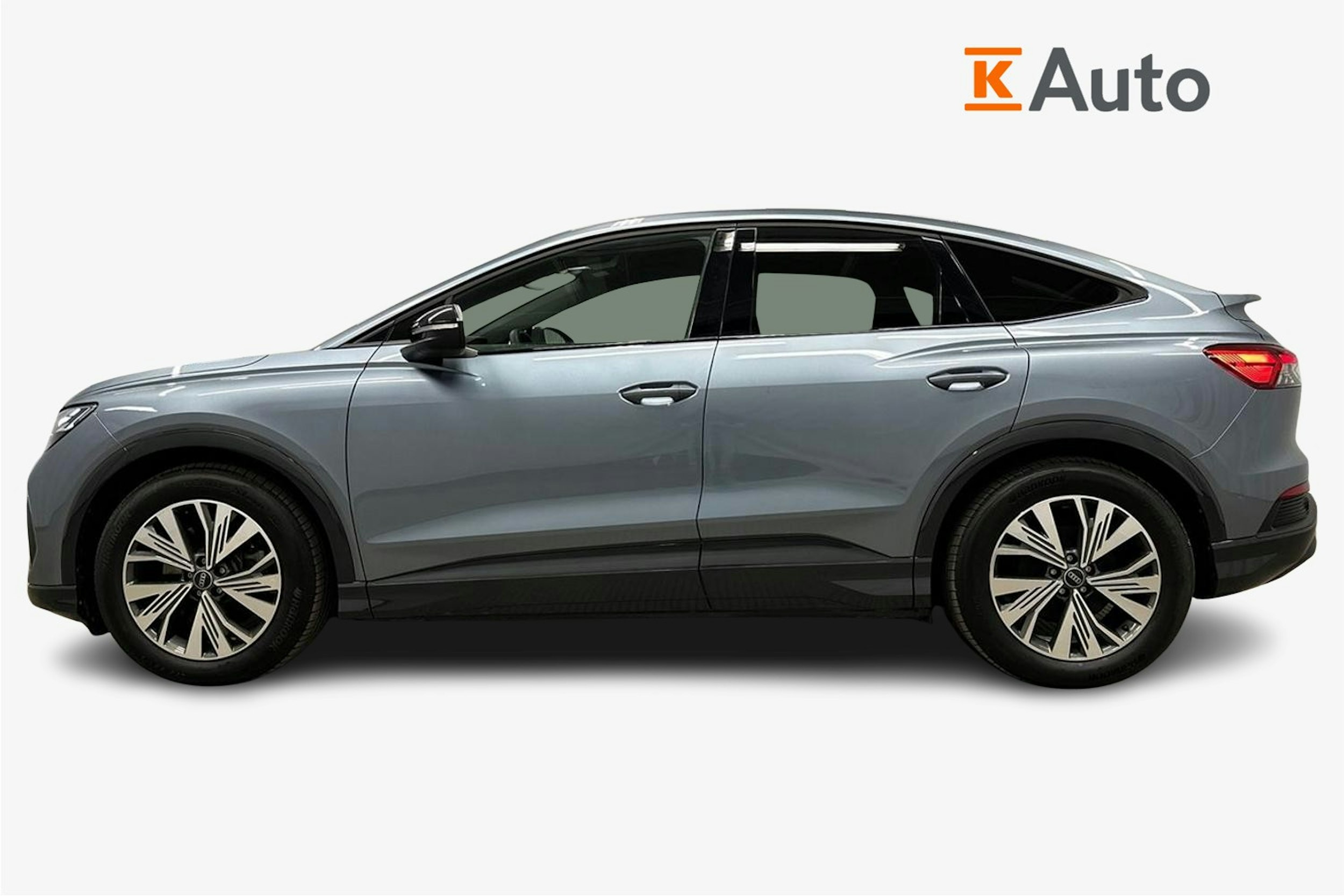 sininen Audi Q4 e-tron 2024 kuva 6.