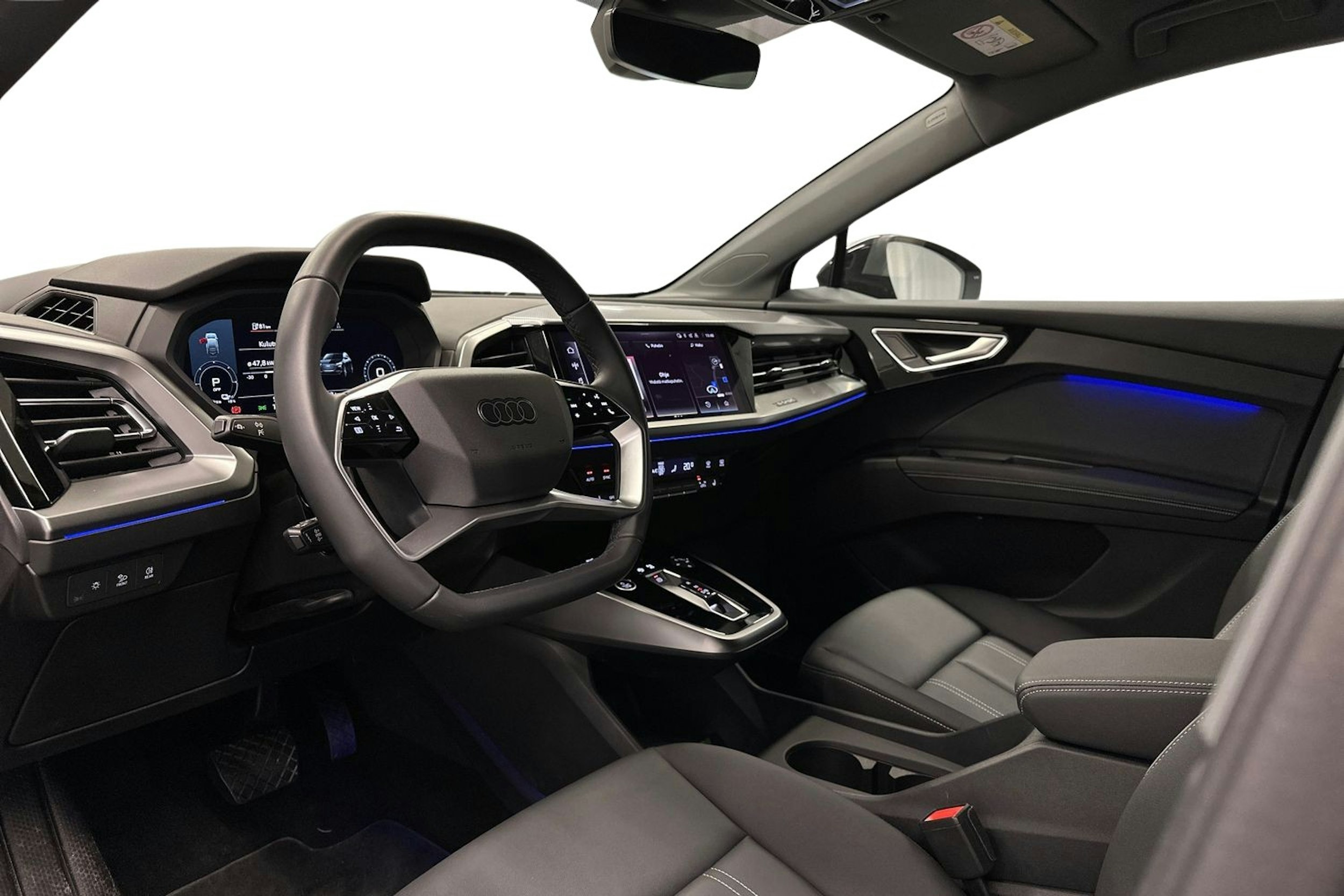 sininen Audi Q4 e-tron 2024 kuva 7.