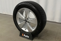 sininen Audi Q4 e-tron 2024 kuva 13.