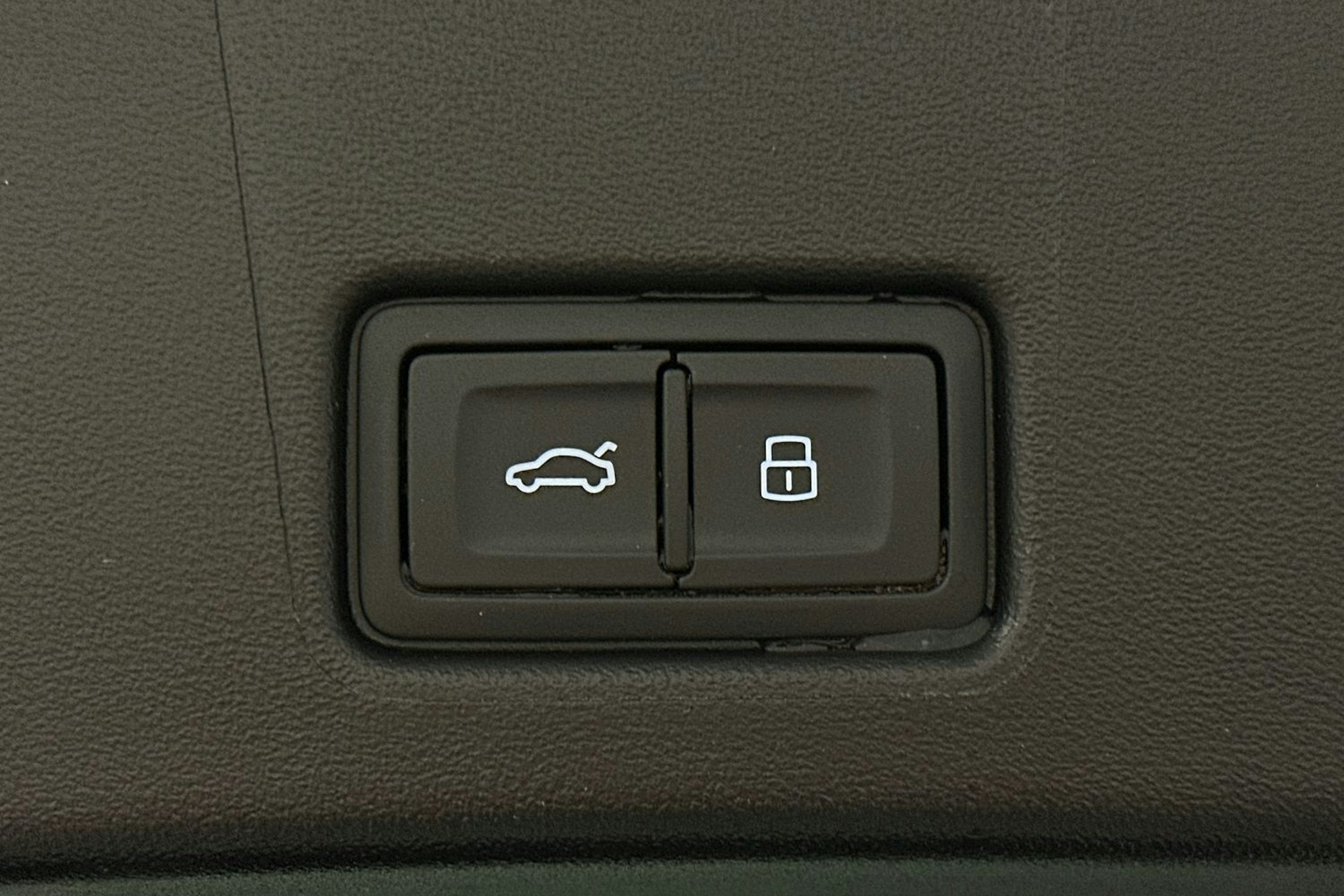 sininen Audi Q4 e-tron 2024 kuva 15.