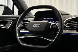 sininen Audi Q4 e-tron 2024 kuva 18.
