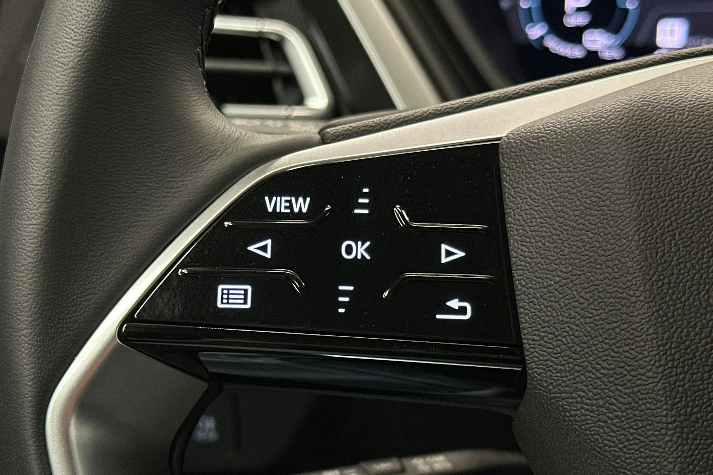 sininen Audi Q4 e-tron 2024 kuva 20.