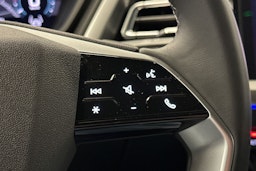 sininen Audi Q4 e-tron 2024 kuva 21.