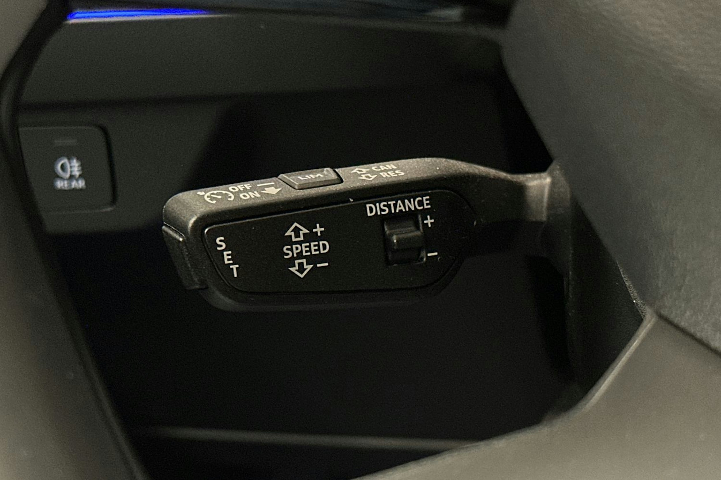 sininen Audi Q4 e-tron 2024 kuva 22.