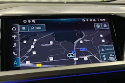 sininen Audi Q4 e-tron 2024 kuva 26.