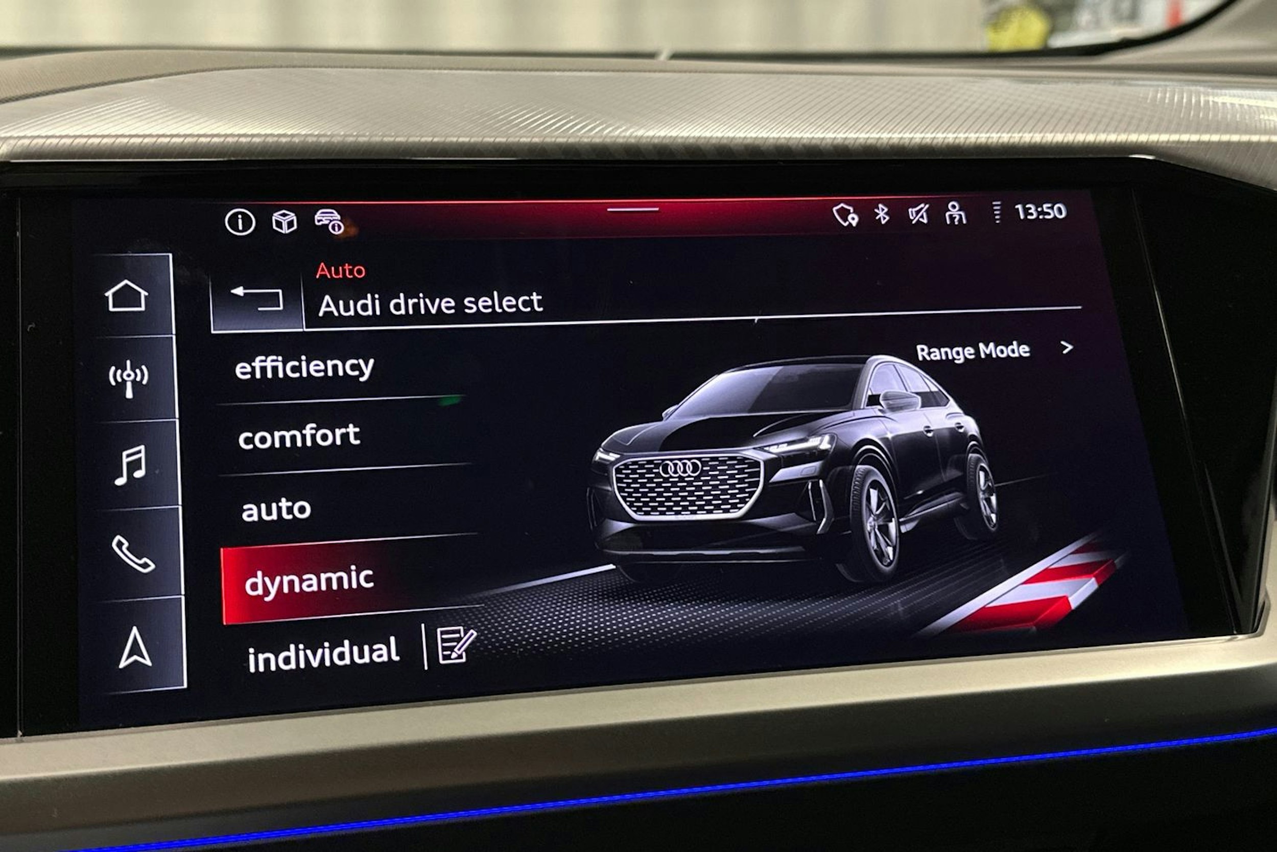 sininen Audi Q4 e-tron 2024 kuva 28.