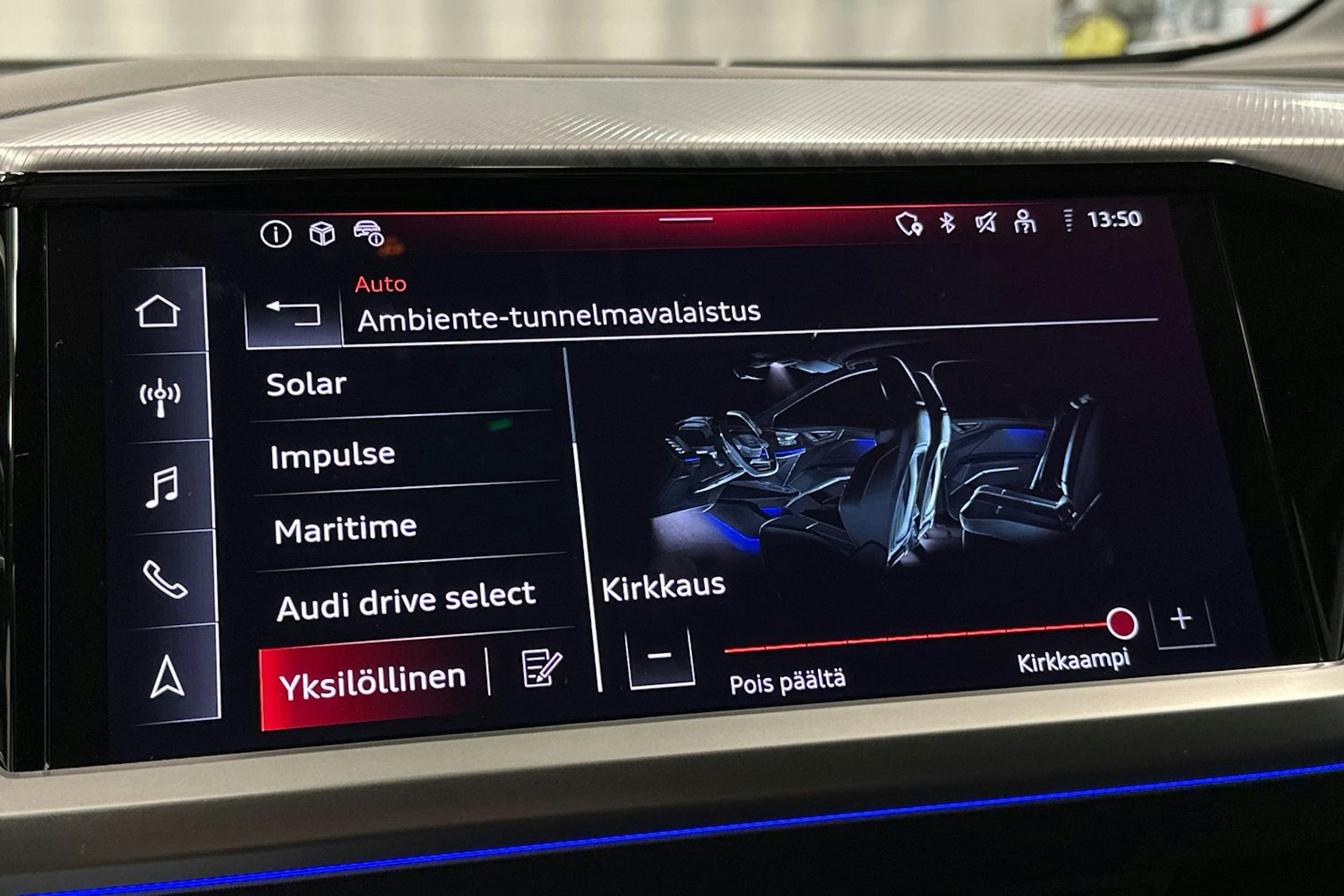 sininen Audi Q4 e-tron 2024 kuva 30.
