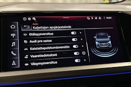 sininen Audi Q4 e-tron 2024 kuva 32.