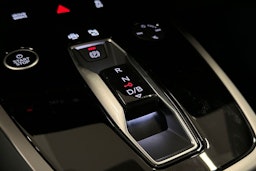 sininen Audi Q4 e-tron 2024 kuva 34.