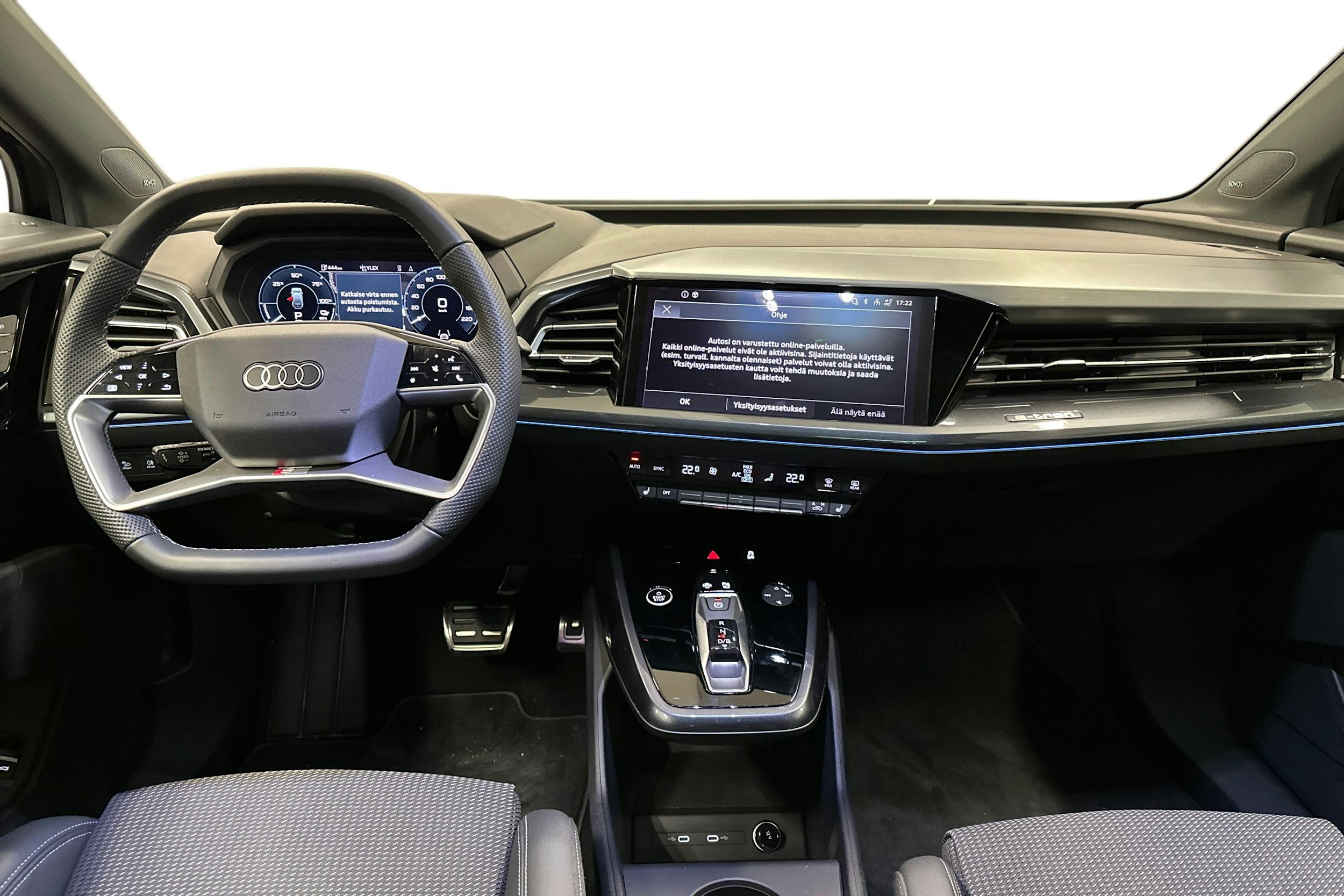 musta Audi Q4 e-tron 2024 kuva 7.