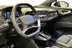 musta Audi Q4 e-tron 2024 kuva 9.