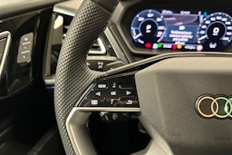 musta Audi Q4 e-tron 2024 kuva 13.