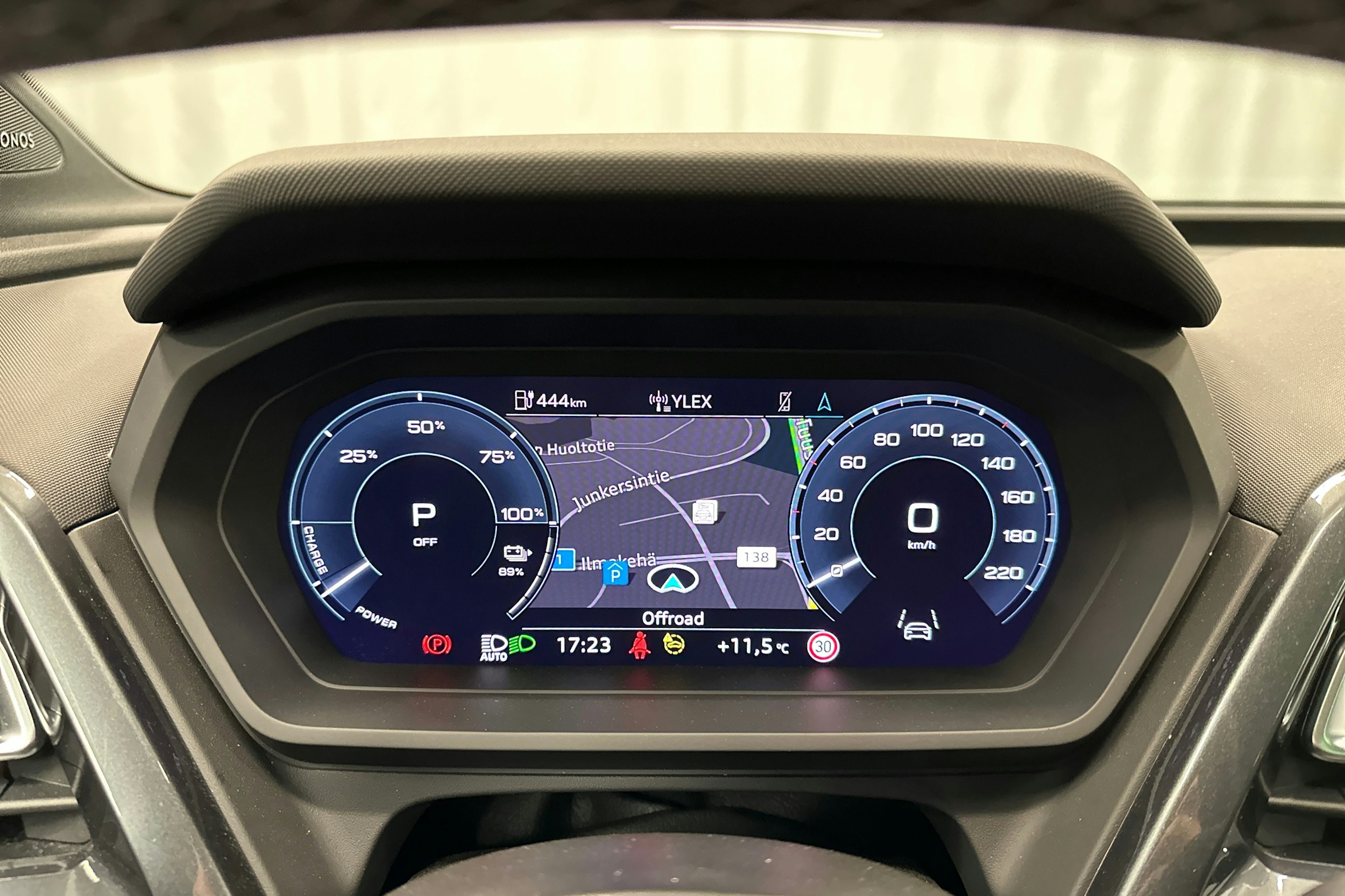 musta Audi Q4 e-tron 2024 kuva 16.