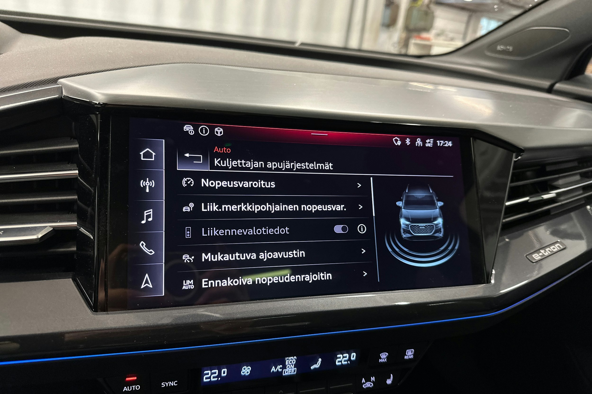 musta Audi Q4 e-tron 2024 kuva 23.