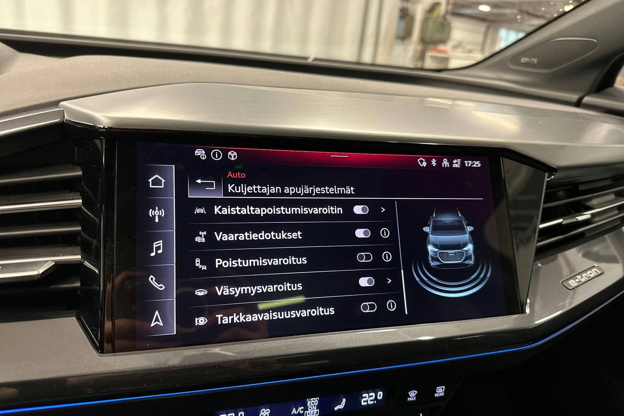 musta Audi Q4 e-tron 2024 kuva 25.