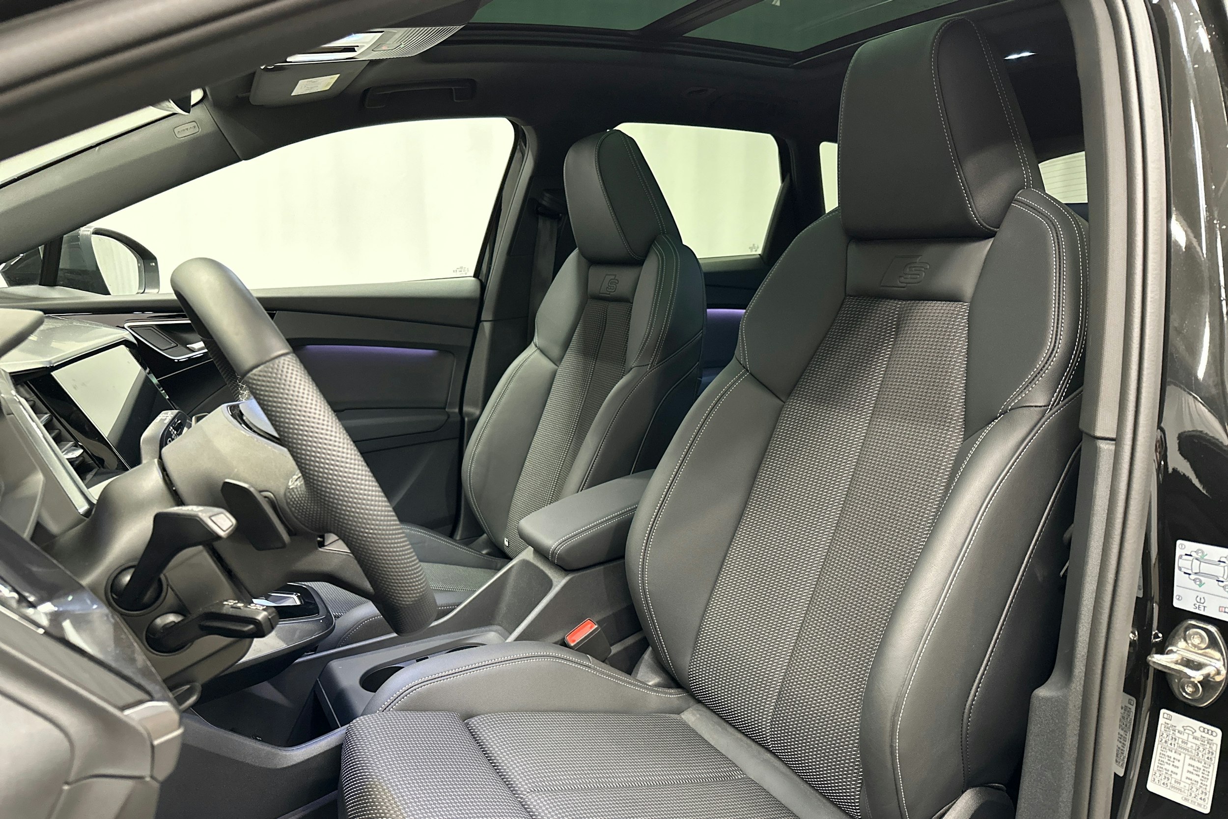 musta Audi Q4 e-tron 2024 kuva 27.