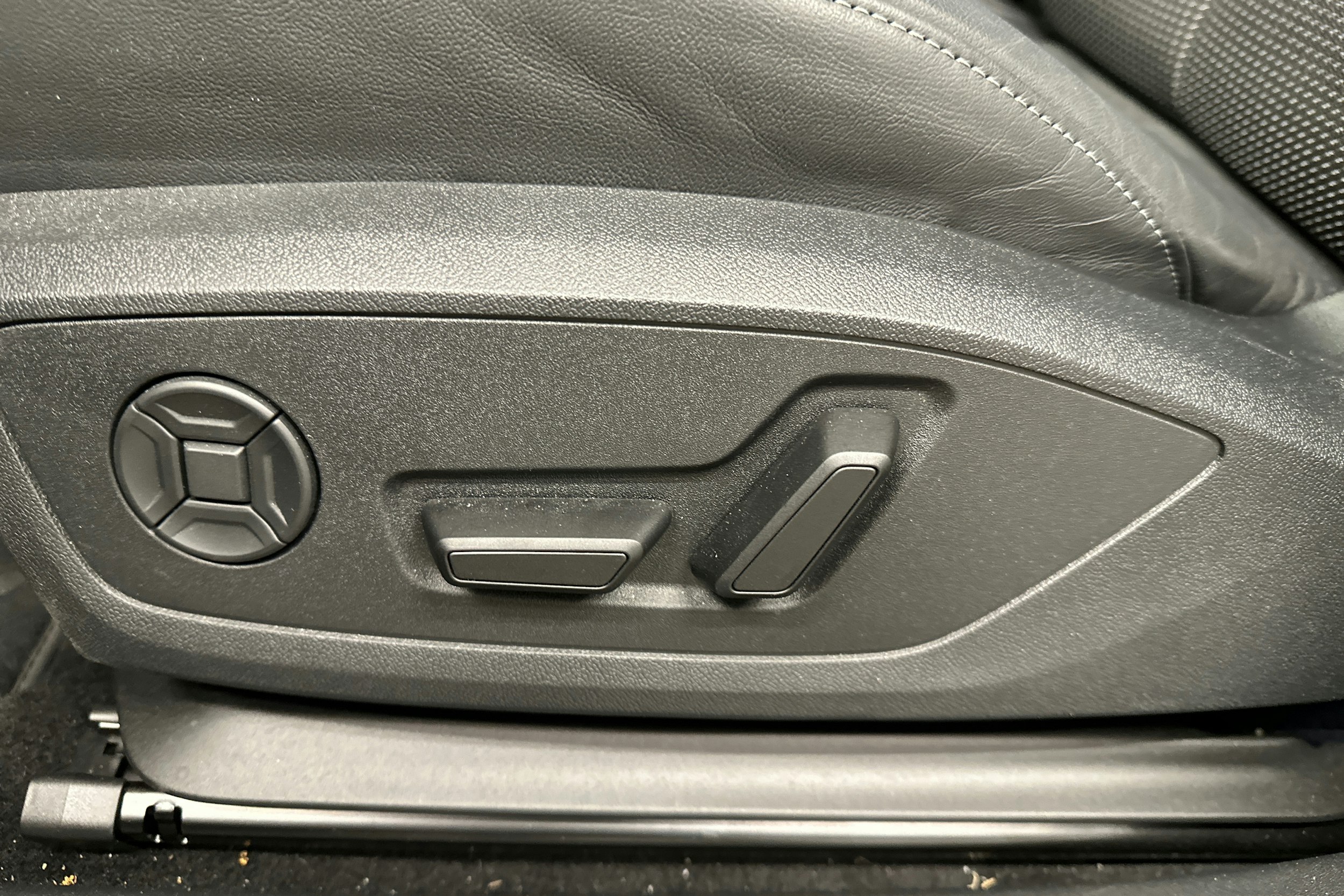 musta Audi Q4 e-tron 2024 kuva 28.
