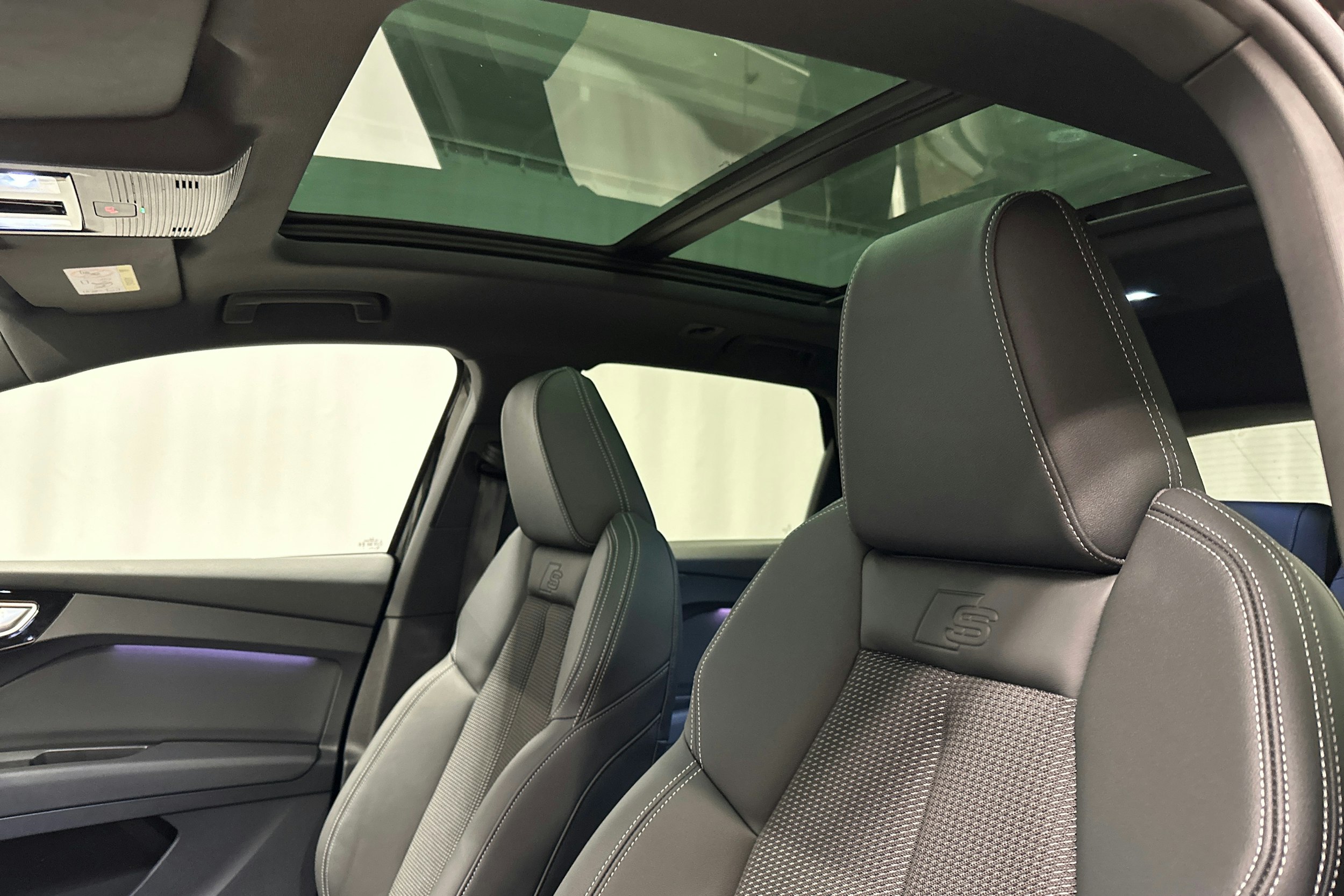 musta Audi Q4 e-tron 2024 kuva 30.