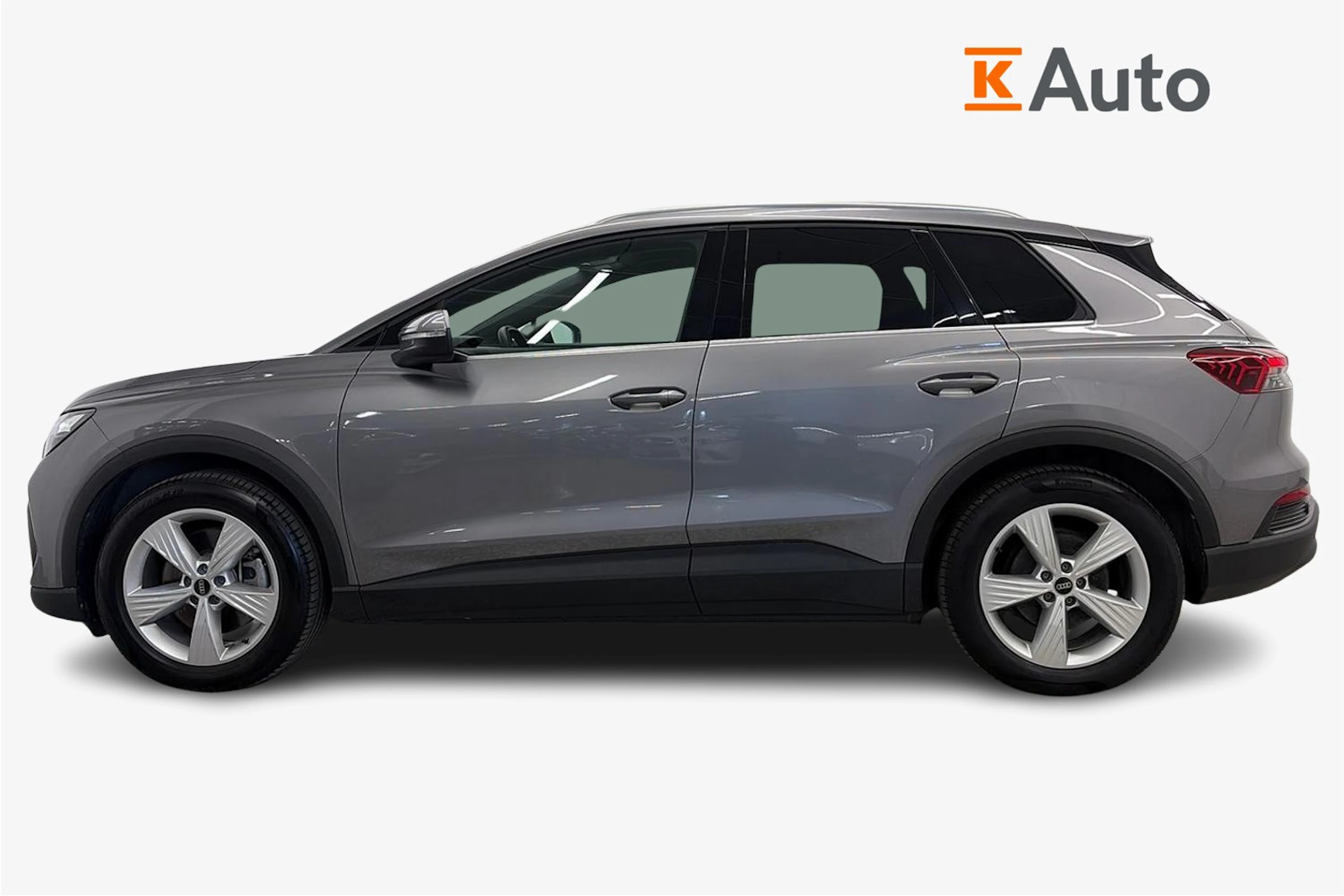 Harmaa Audi Q4 e-tron 2024 kuva 7.