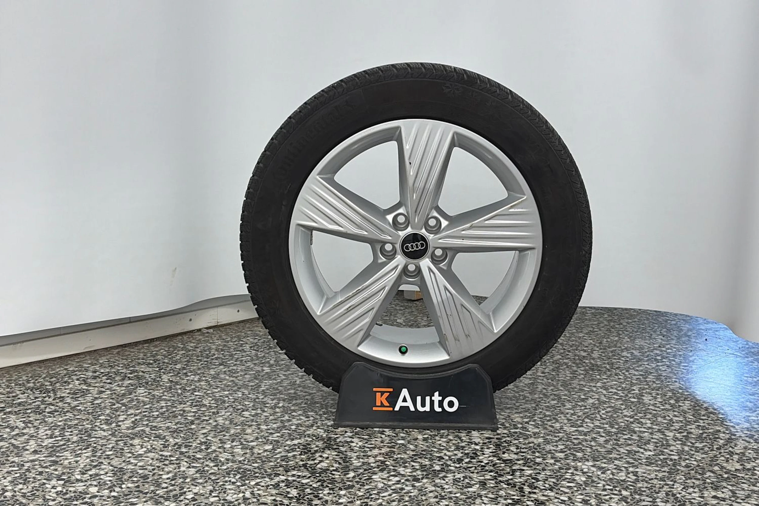 Harmaa Audi Q4 e-tron 2024 kuva 13.