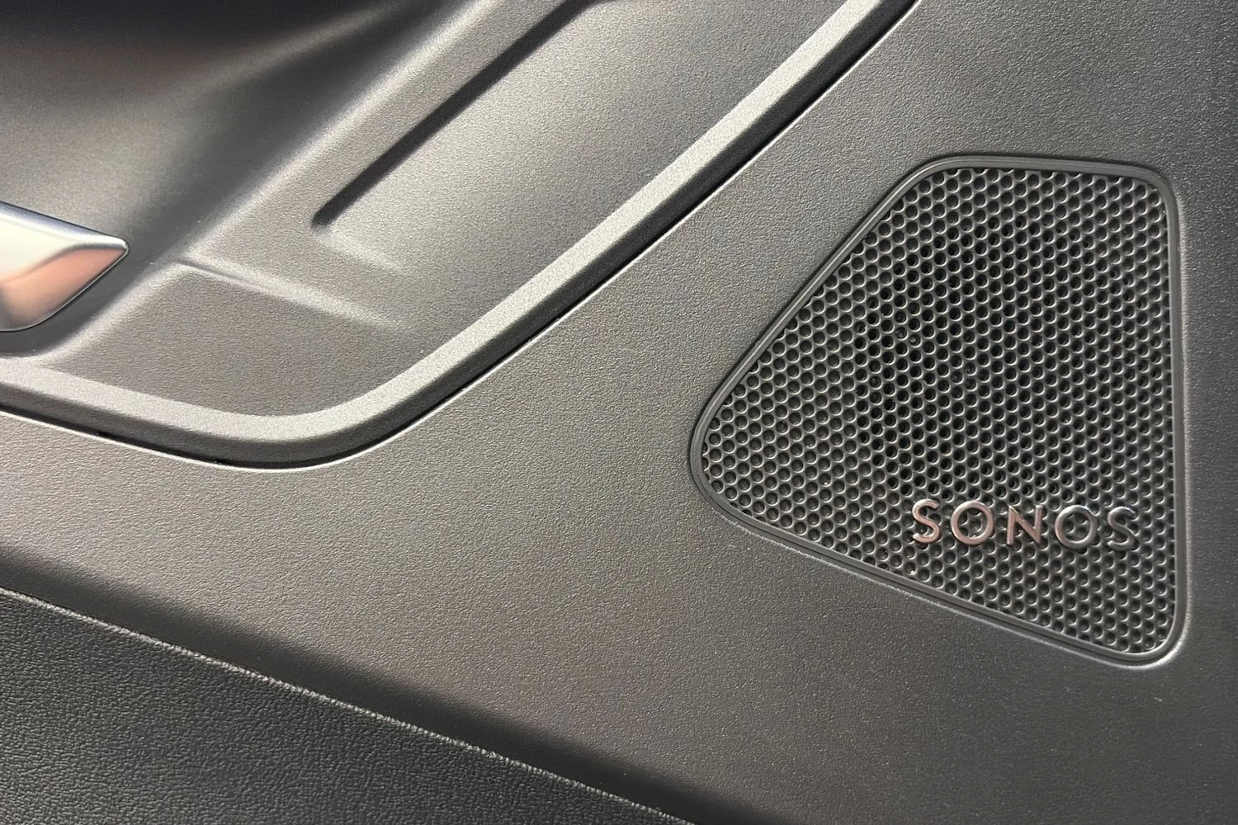Harmaa Audi Q4 e-tron 2024 kuva 18.