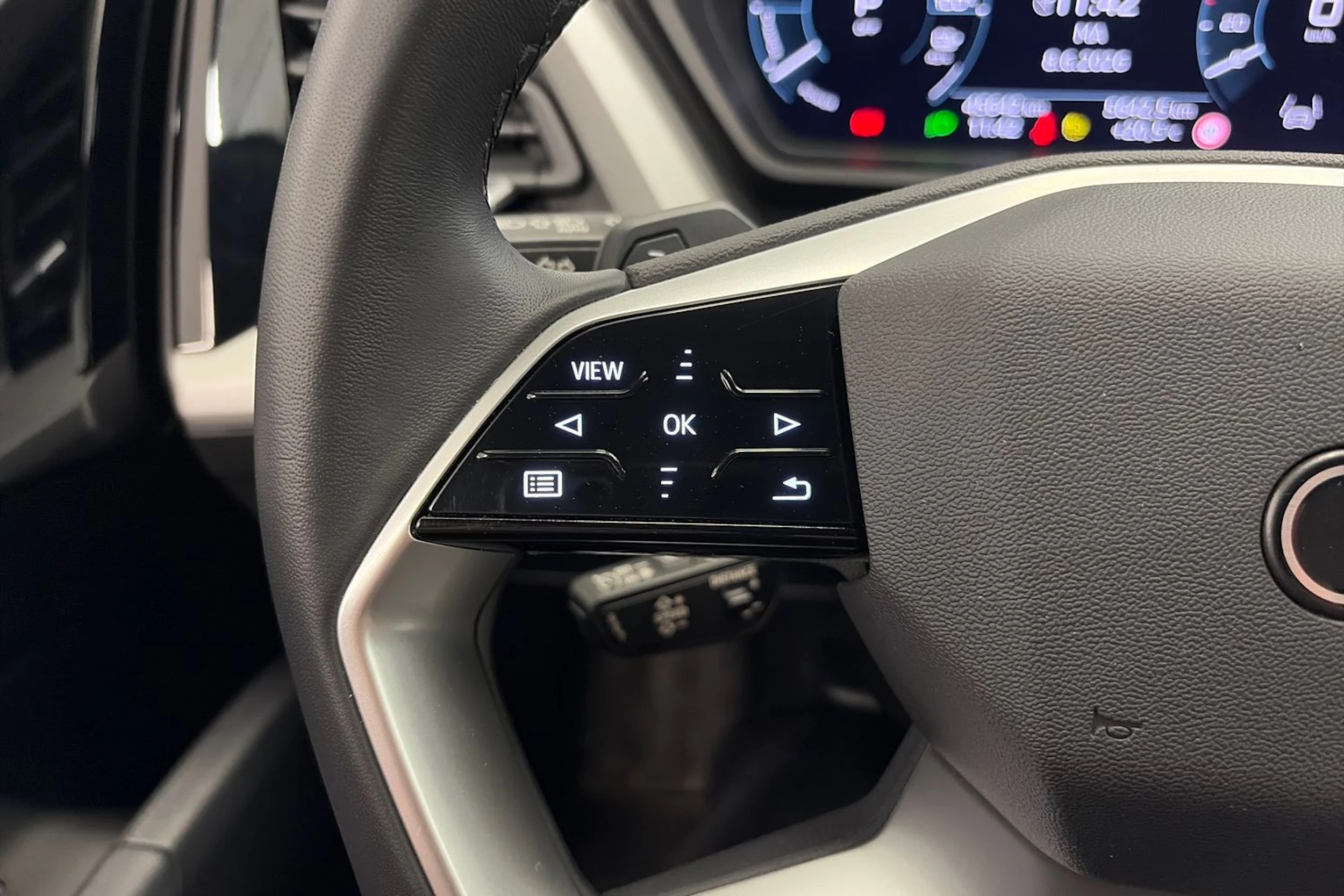 Harmaa Audi Q4 e-tron 2024 kuva 20.
