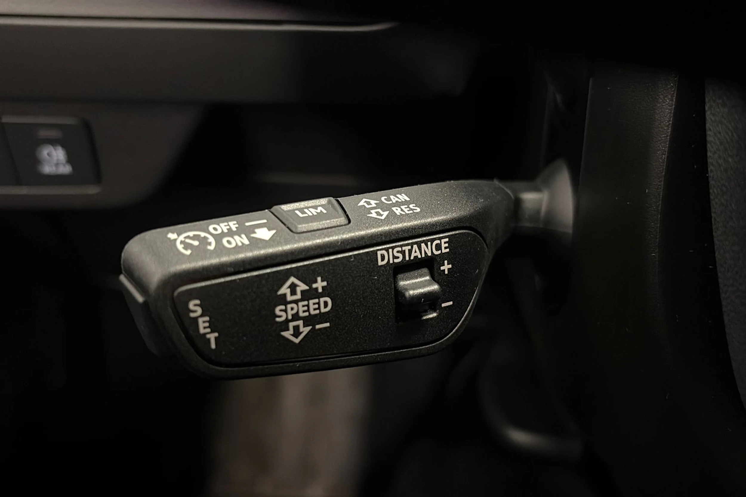 Harmaa Audi Q4 e-tron 2024 kuva 22.