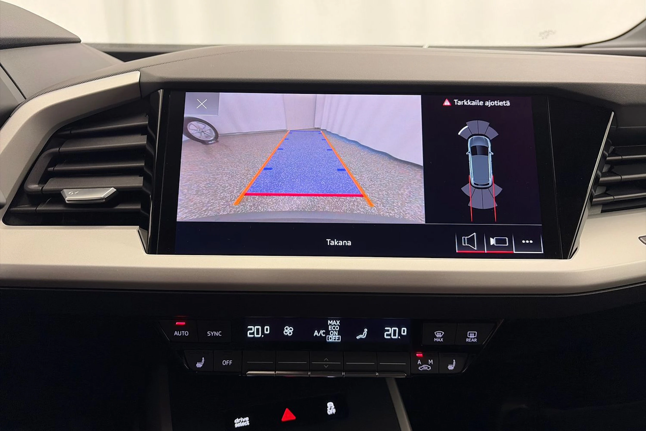 Harmaa Audi Q4 e-tron 2024 kuva 24.
