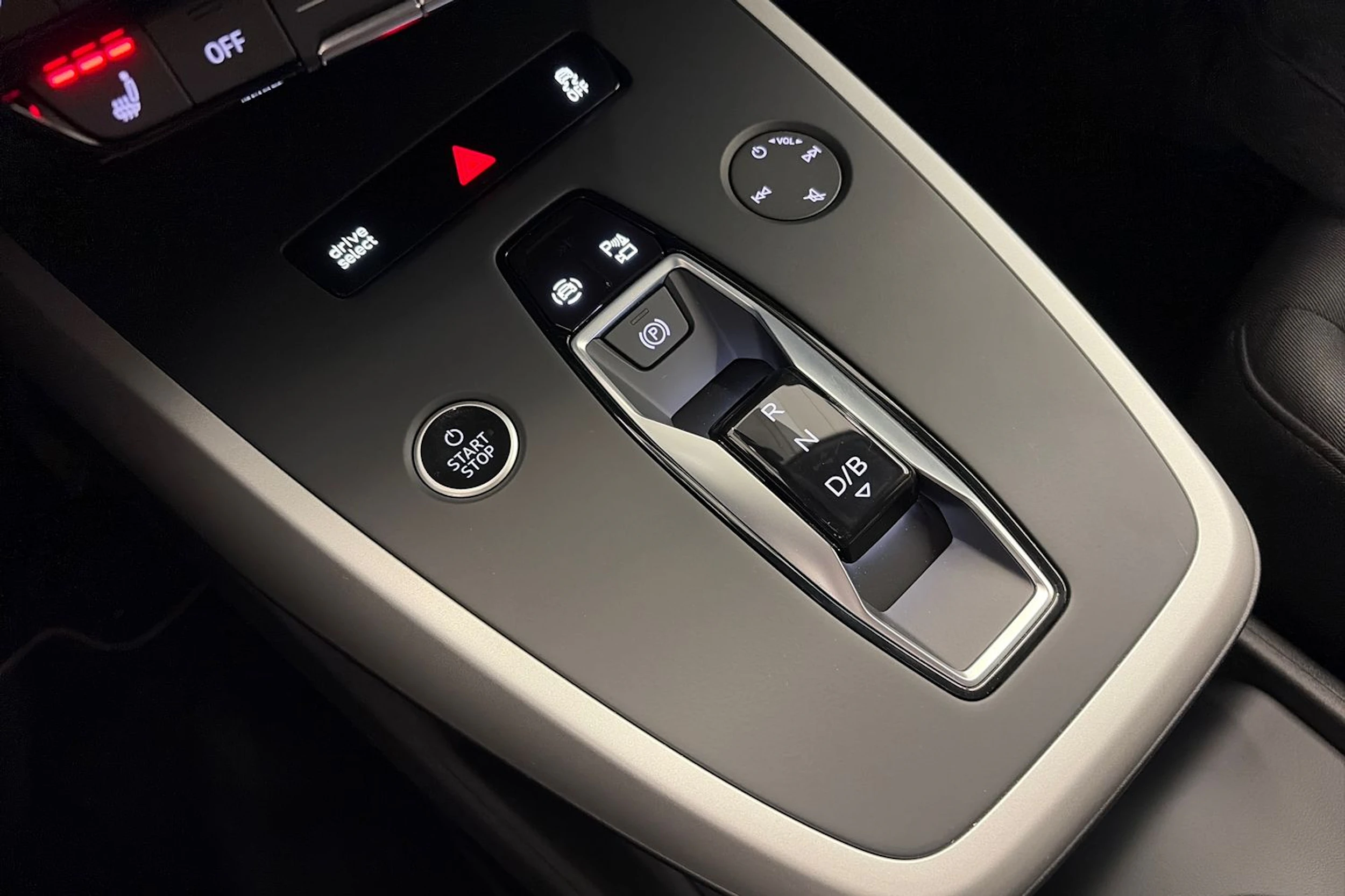 Harmaa Audi Q4 e-tron 2024 kuva 31.