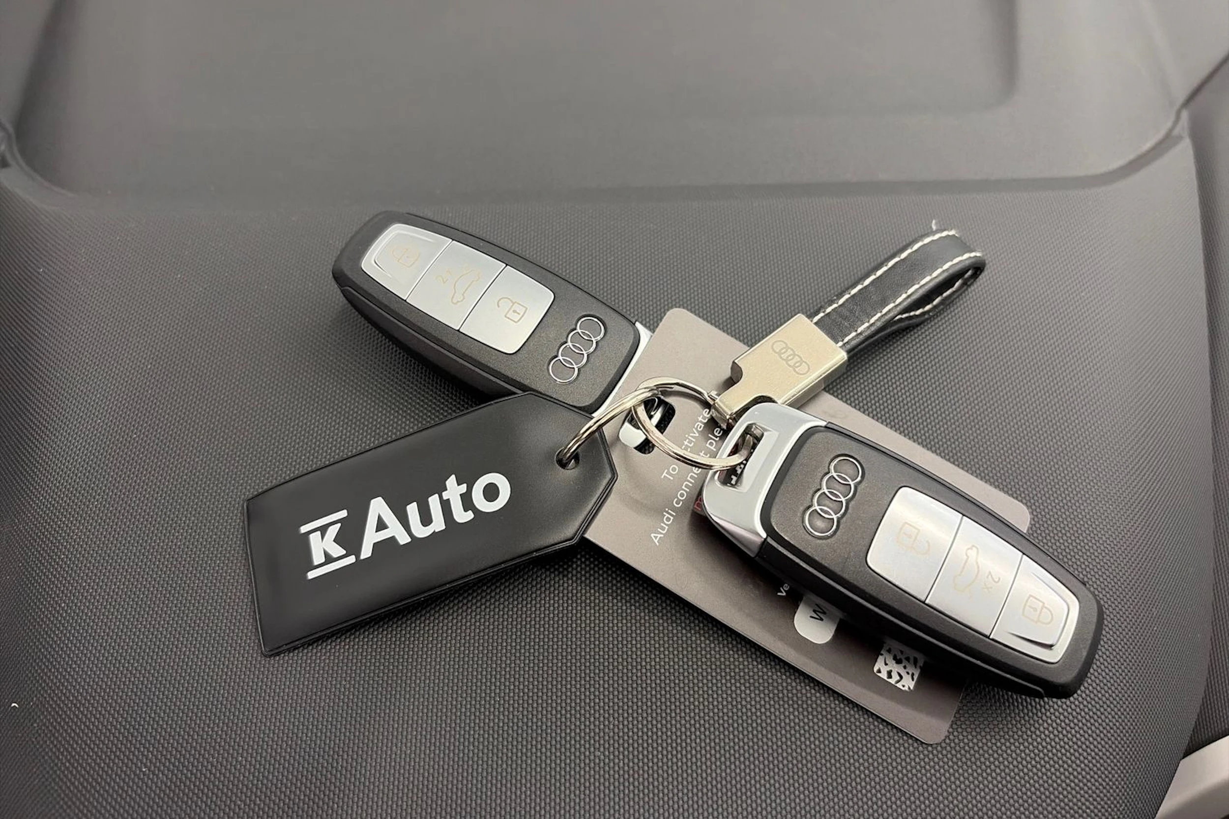 Harmaa Audi Q4 e-tron 2024 kuva 32.