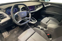 Harmaa Audi Q4 e-tron 2024 kuva 3.