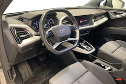 Harmaa Audi Q4 e-tron 2024 kuva 6.