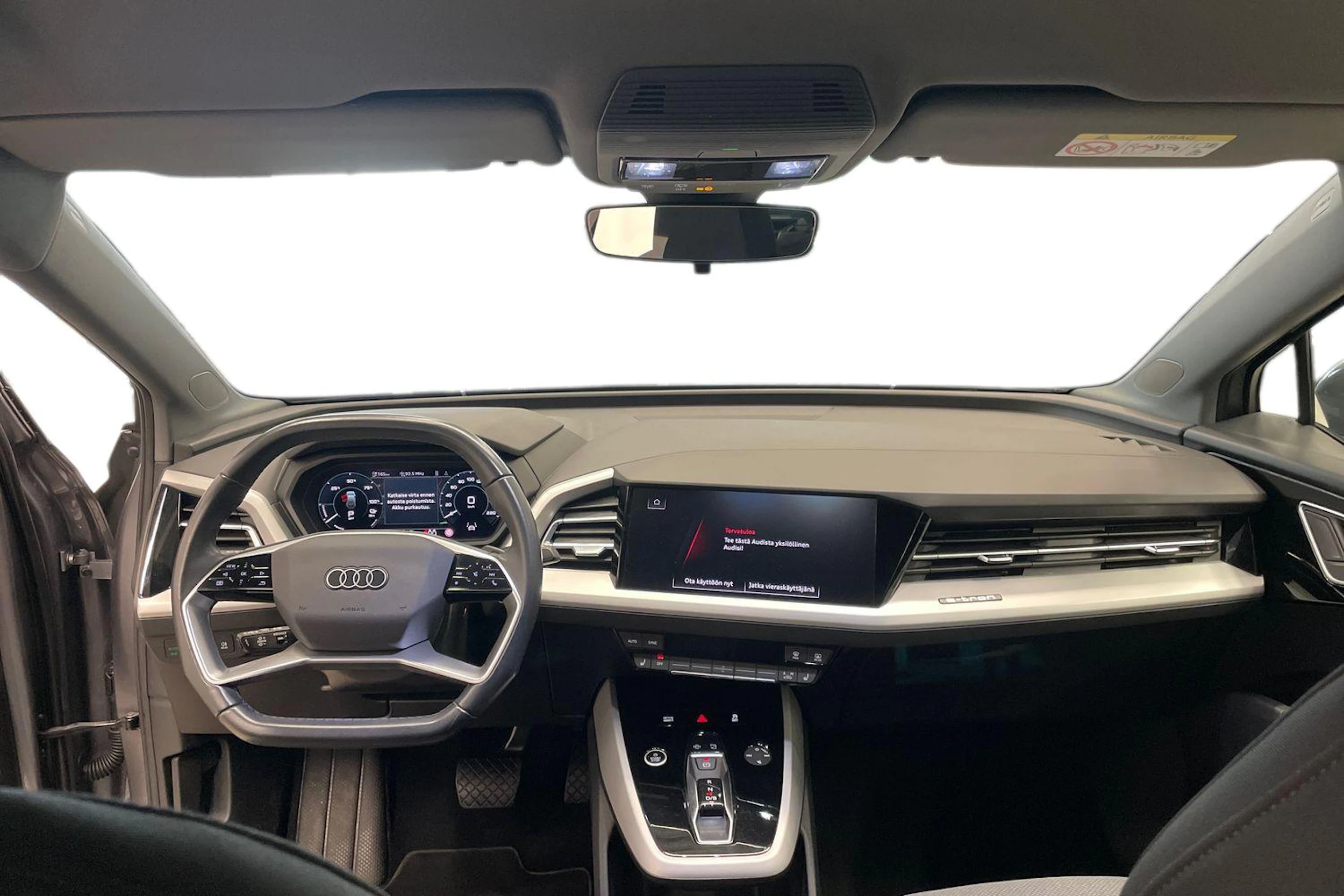 Harmaa Audi Q4 e-tron 2024 kuva 7.