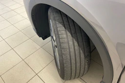 Harmaa Audi Q4 e-tron 2024 kuva 10.