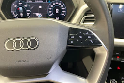 Harmaa Audi Q4 e-tron 2024 kuva 12.
