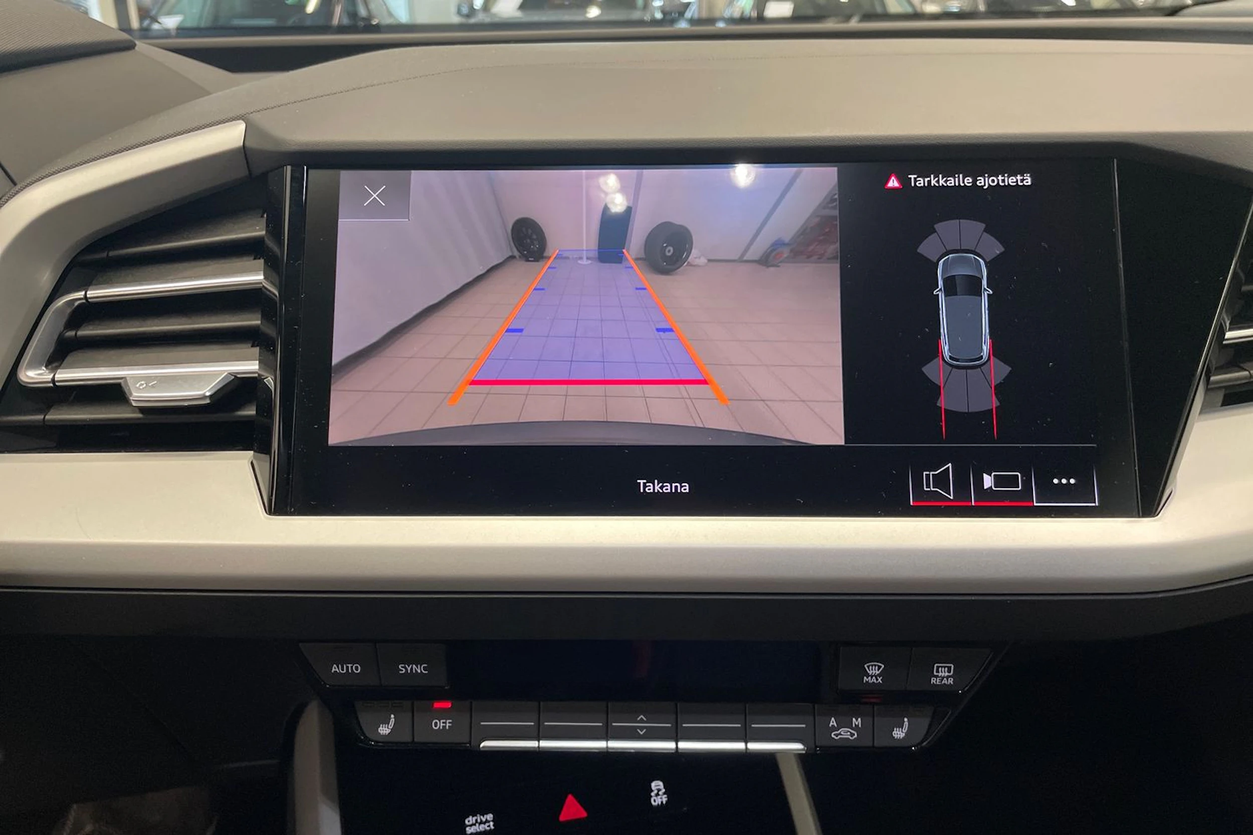 Harmaa Audi Q4 e-tron 2024 kuva 14.