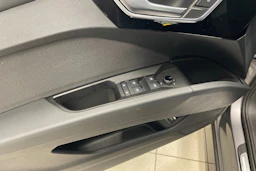 Harmaa Audi Q4 e-tron 2024 kuva 16.